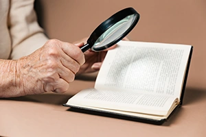 Vergrößernde Sehhilfen